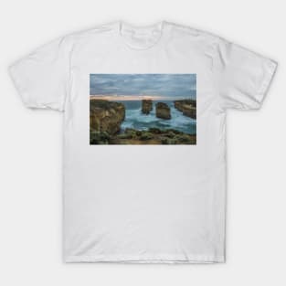 The Island Archway in the Loch Ard Gorge region, Port Campbell National Park, Victoria, Australia. T-Shirt